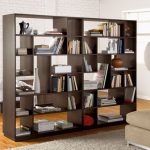 Libreria divisoria per separare camera da letto e soggiorno