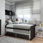 Letto moderno ed elegante all'interno della camera da letto di un adolescente