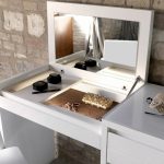 Tavolo da trucco con specchio pieghevole