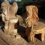 Sedie realizzate con intaglio scultoreo