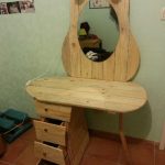 Tavolo da toeletta fai da te con pallet