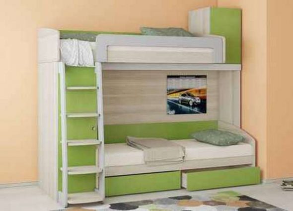 Installazione di un letto a castello in una stanza
