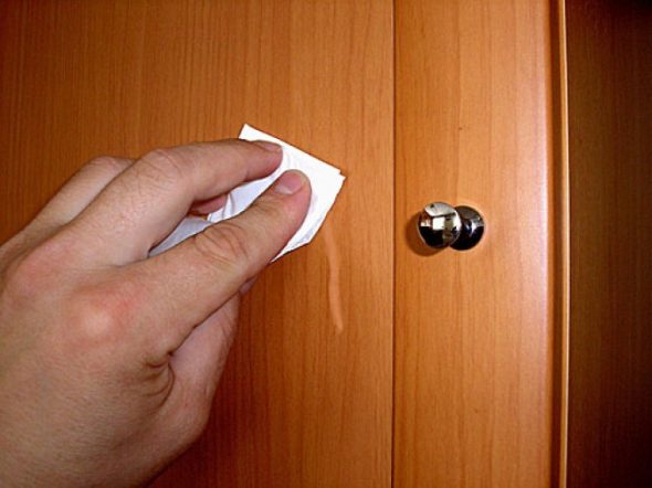 Rimozione delle macchie dai mobili in MDF e truciolato