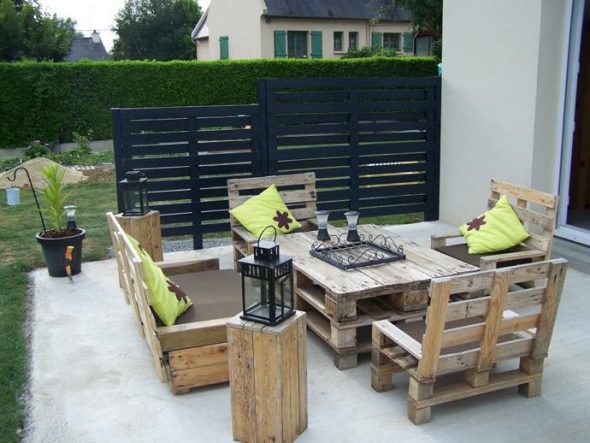 Mobili da esterno realizzati in pallet