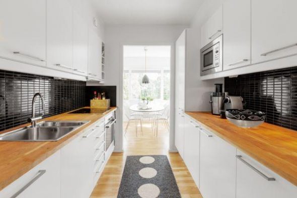 Piano di lavoro in legno per cucina moderna