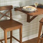 Tavolo e sedie in legno per cucina