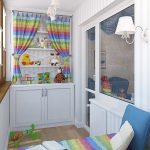 Armadio per bambini con area giochi sul balcone