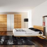 Camera da letto classica con letto galleggiante