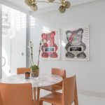 Tavolo da pranzo rotondo per una piccola famiglia di cinque persone