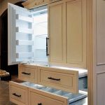 Mobile da cucina con diversi scomparti
