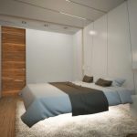 Letto insolito e alla moda che fluttua nell'aria