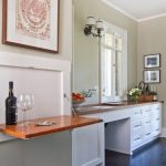 Una soluzione di design insolita: un tavolo sospeso