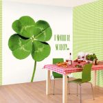 Carta da parati insolita per decorare le pareti della cucina