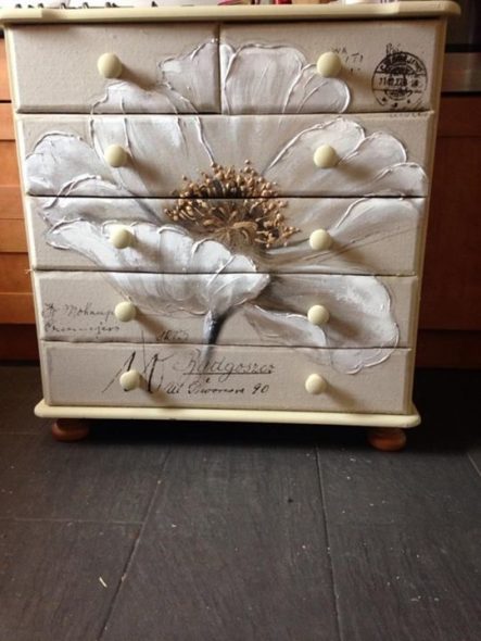 Decoupage volumetrico di una cassettiera