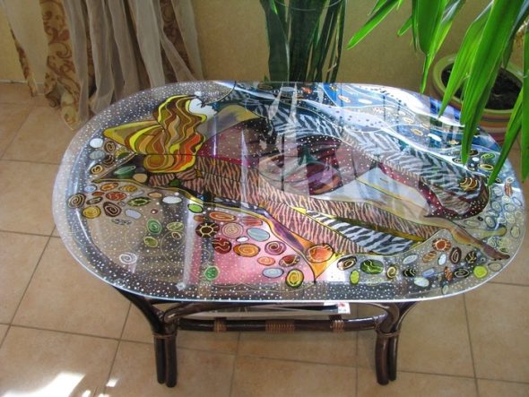 Tavolo da pranzo in tecnica decoupage inversa