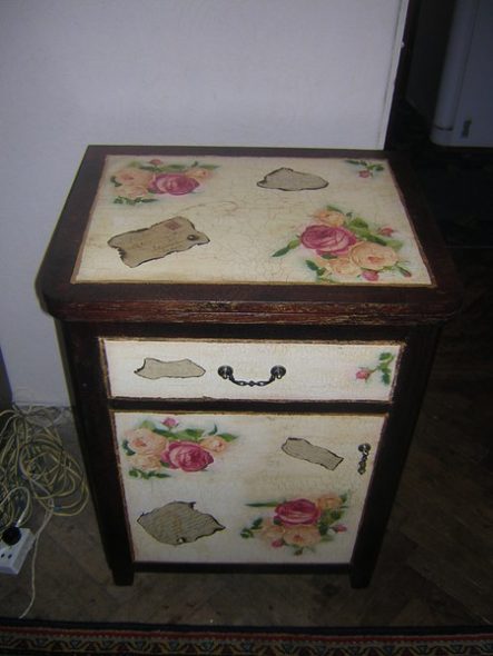 Mobiletto dopo il decoupage