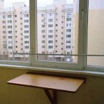 Versione pieghevole di un tavolo per una loggia