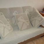 Copriletto e cuscini con motivo filet