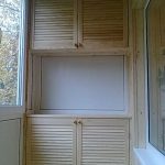 Mensole e scaffali sul balcone