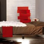 Lussuoso letto galleggiante nell'angolo della stanza