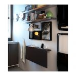 Tavolo pieghevole a parete all'interno