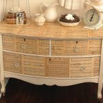 Opzione decoupage per mobili in truciolato utilizzando note
