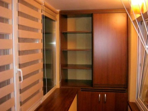 Mobile alto sulla loggia
