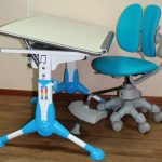 Foto di una sedia da computer per bambini con regolazione dell'altezza per uno scolaro