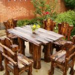 Tavolo e sedie in legno originali