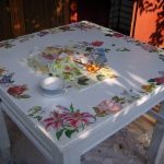 Tavolo in legno bianco con tecnica decoupage
