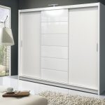 Bellissimo armadio bianco per la camera da letto