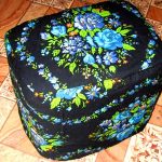 Pouf nero fai da te con bottiglie di plastica