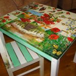 Decoupage di un tavolo da diversi frammenti