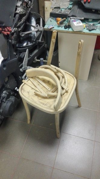 Smontaggio delle parti della sedia