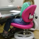 Sedia regolabile per bambini di prima elementare