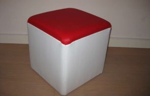 Pouf cubico pronto all'uso