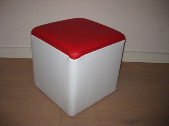 Pouf cubico pronto all'uso