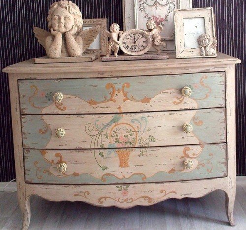 Elegante cassettiera