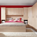 Armadio angolare a muro per camera da letto