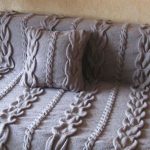 Bellissima coperta e cuscino lavorati a maglia con le tue mani