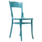 Bellissima sedia blu dopo il restauro