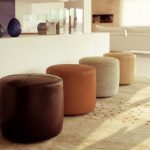 Pouf rotondi realizzati in diversi materiali