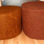 pouf rotondo marrone fatto di bottiglie di plastica