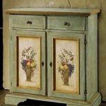 Mobile da cucina con decoupage in stile provenzale