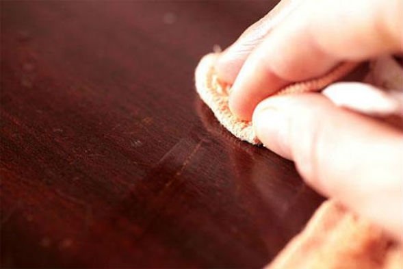 La macchia per legno può aiutare