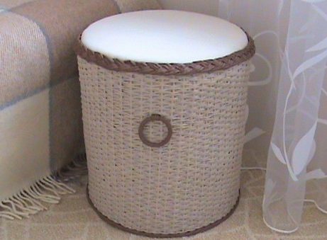 Pouf con motivi intrecciati