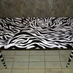 Decorazione insolita della tavola nei toni del bianco e del nero