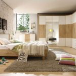 Enorme armadio angolare all'interno