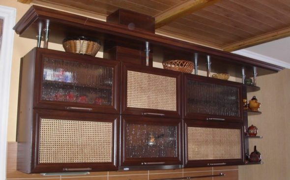 Facciata con inserti in rattan
