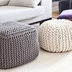 Pouf porta bottiglie con coperture all'uncinetto
